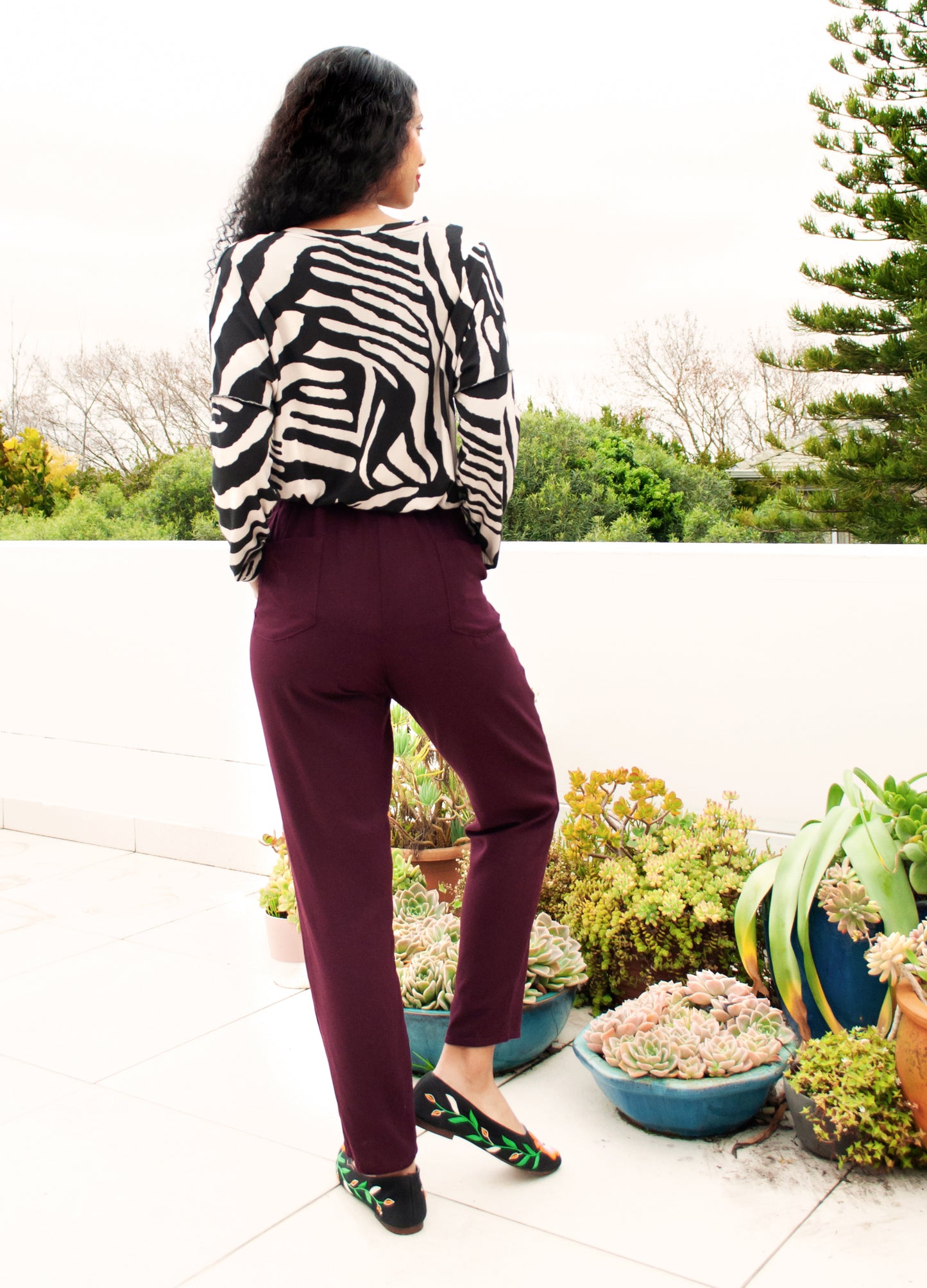 Bella jogger in Black Cherry linen blend