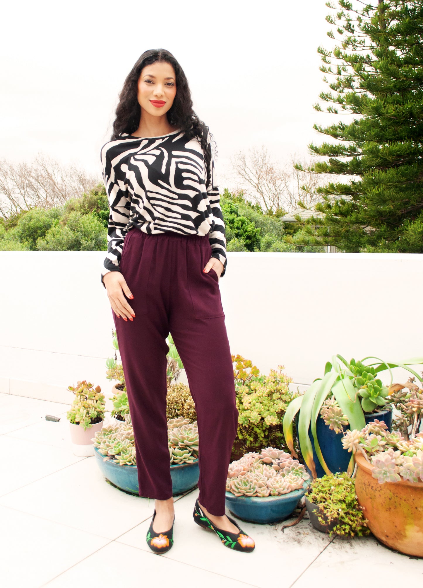 Bella jogger in Black Cherry linen blend
