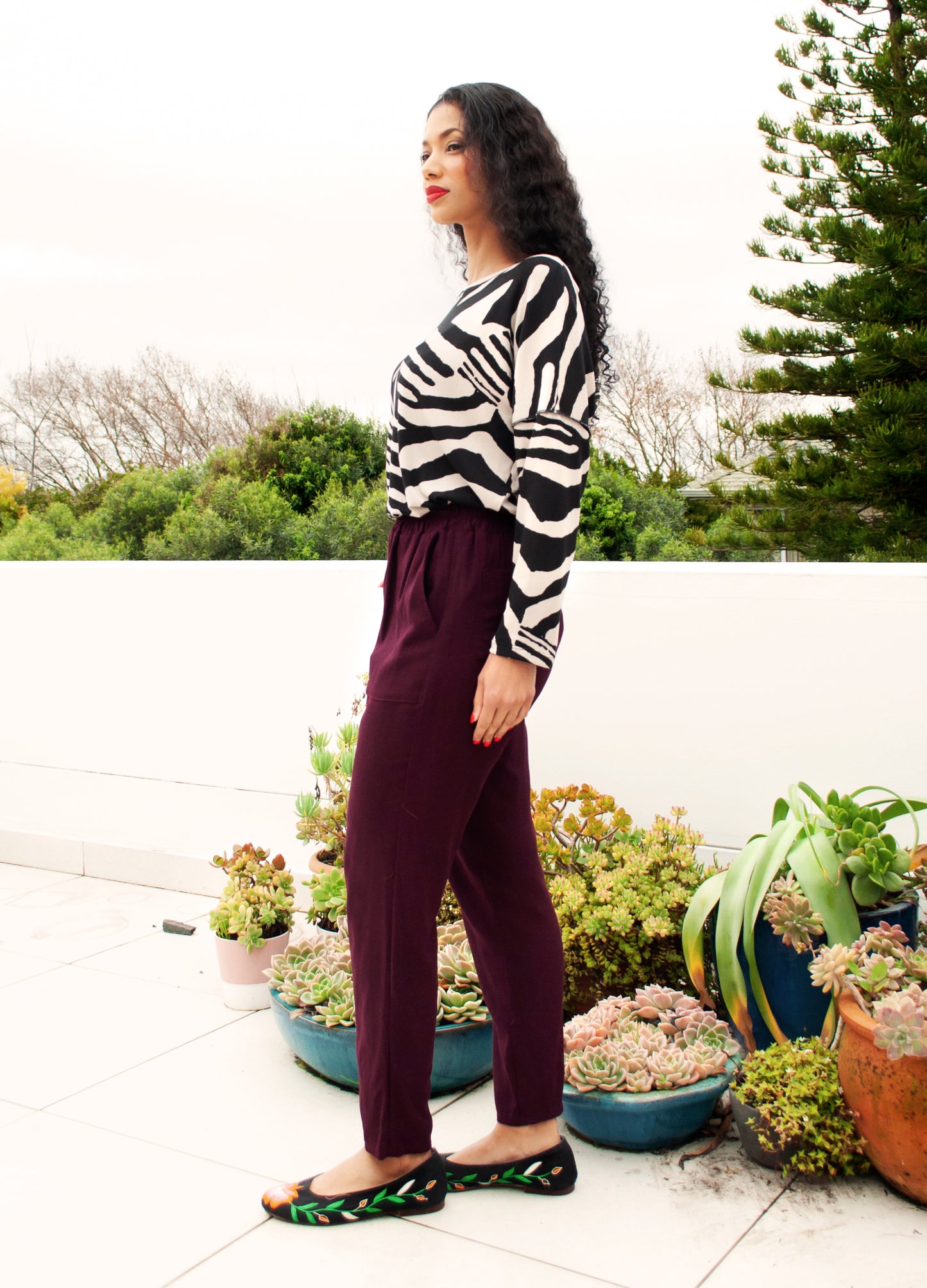 Bella jogger in Black Cherry linen blend