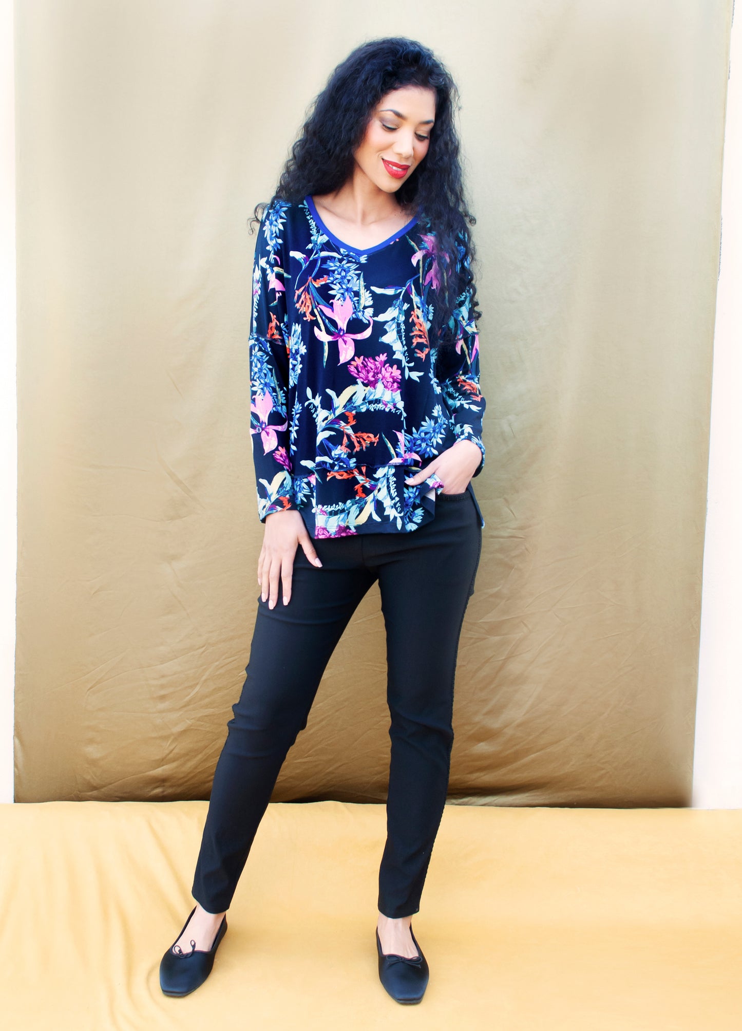Claire pullover in navy Moonflower print