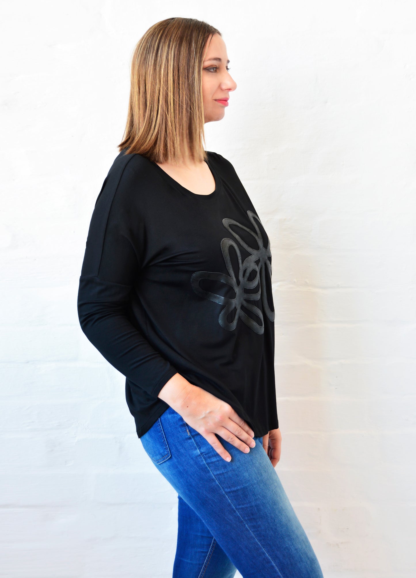 Flora Pullover in Black