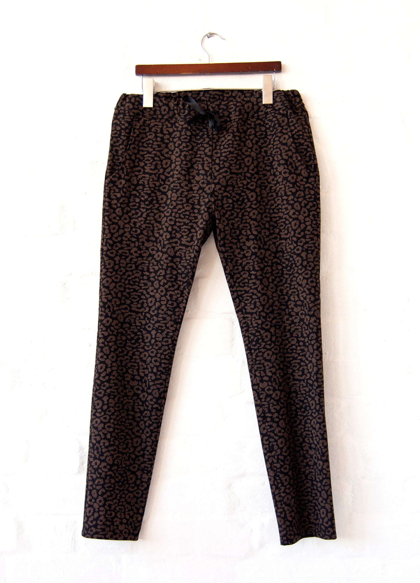 Grazia jogger in coco Wild Thing print