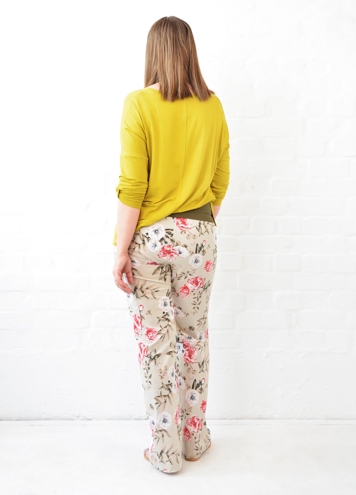 Inga pull-on cargo pants in stone Carnations print