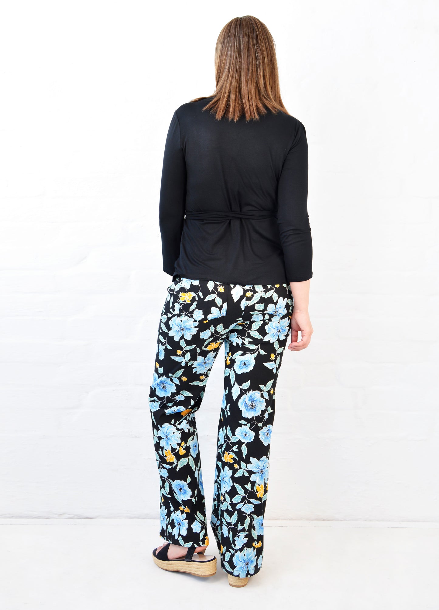 Jessica wide-leg trousers in black Poppies print