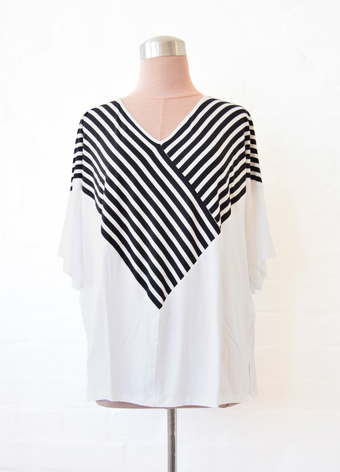 Jolie Pullover in white stripes SIZE 40 LEFT