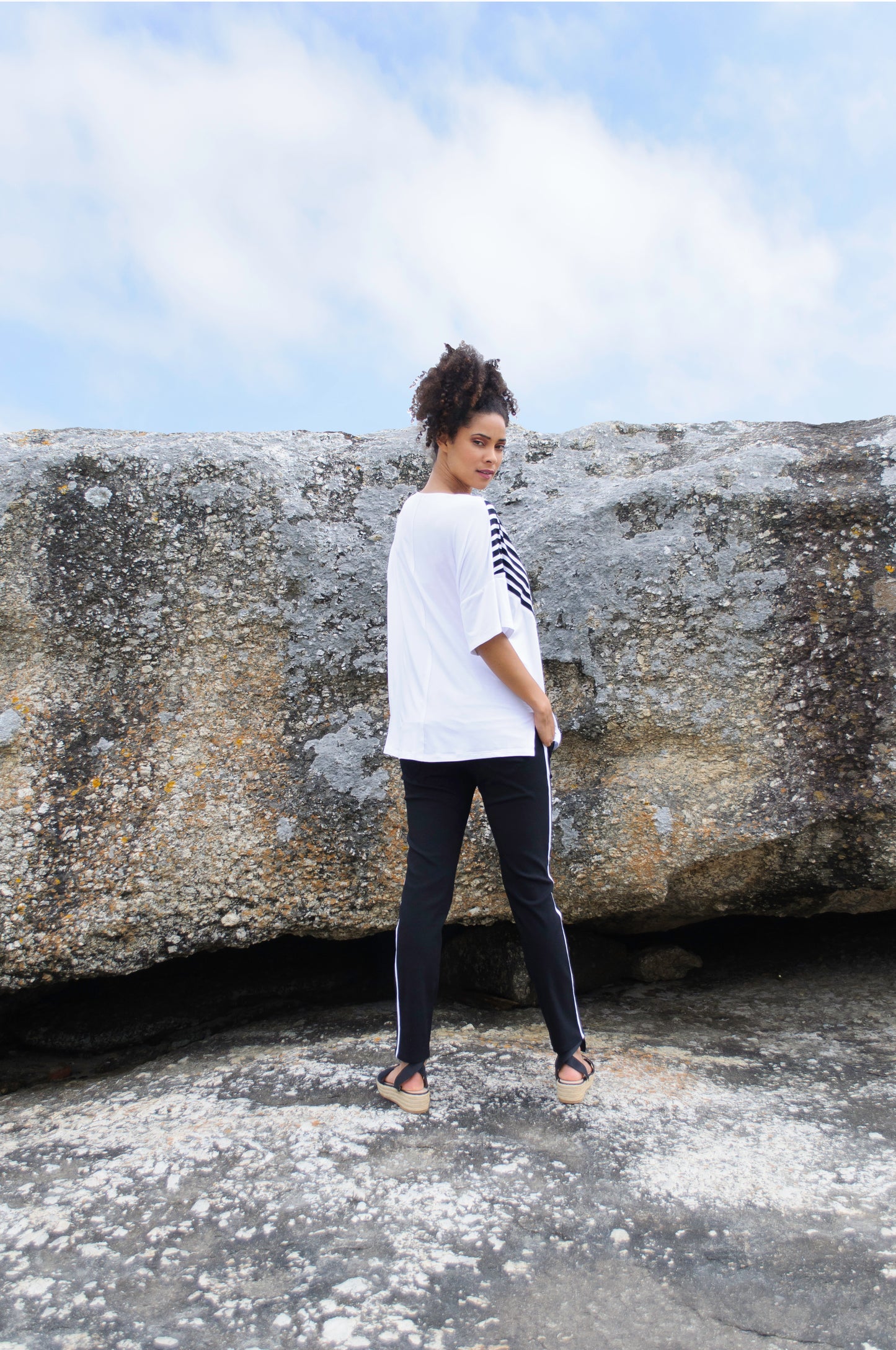 Jolie Pullover in black & white Stripes