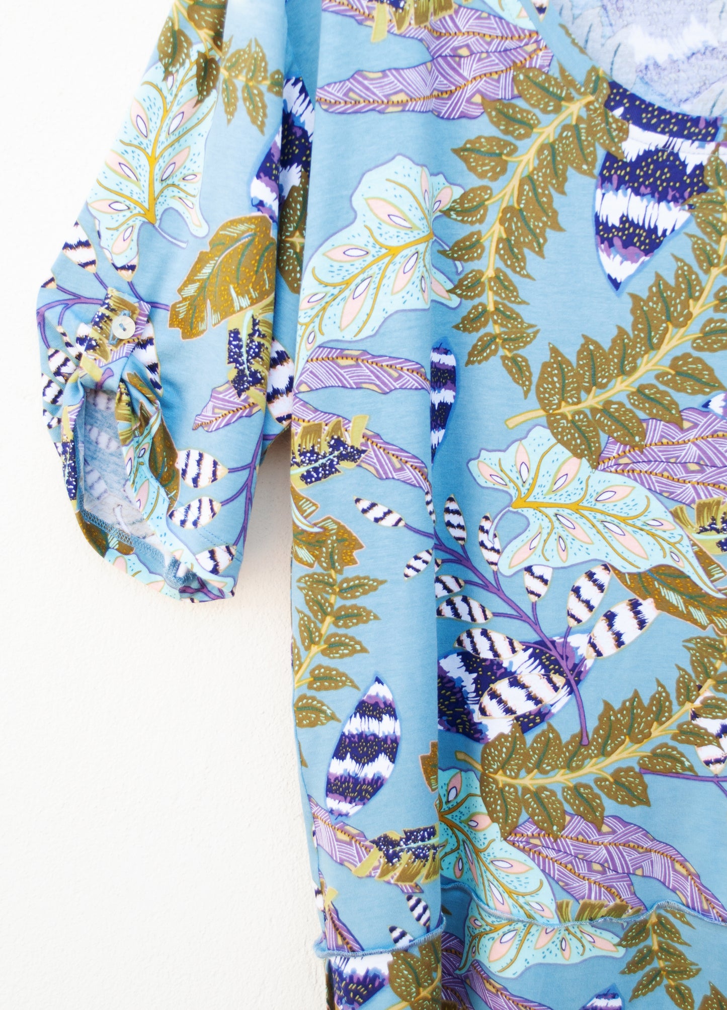 Lourdes easy-fit T-shirt in blue Tiger Bloom print