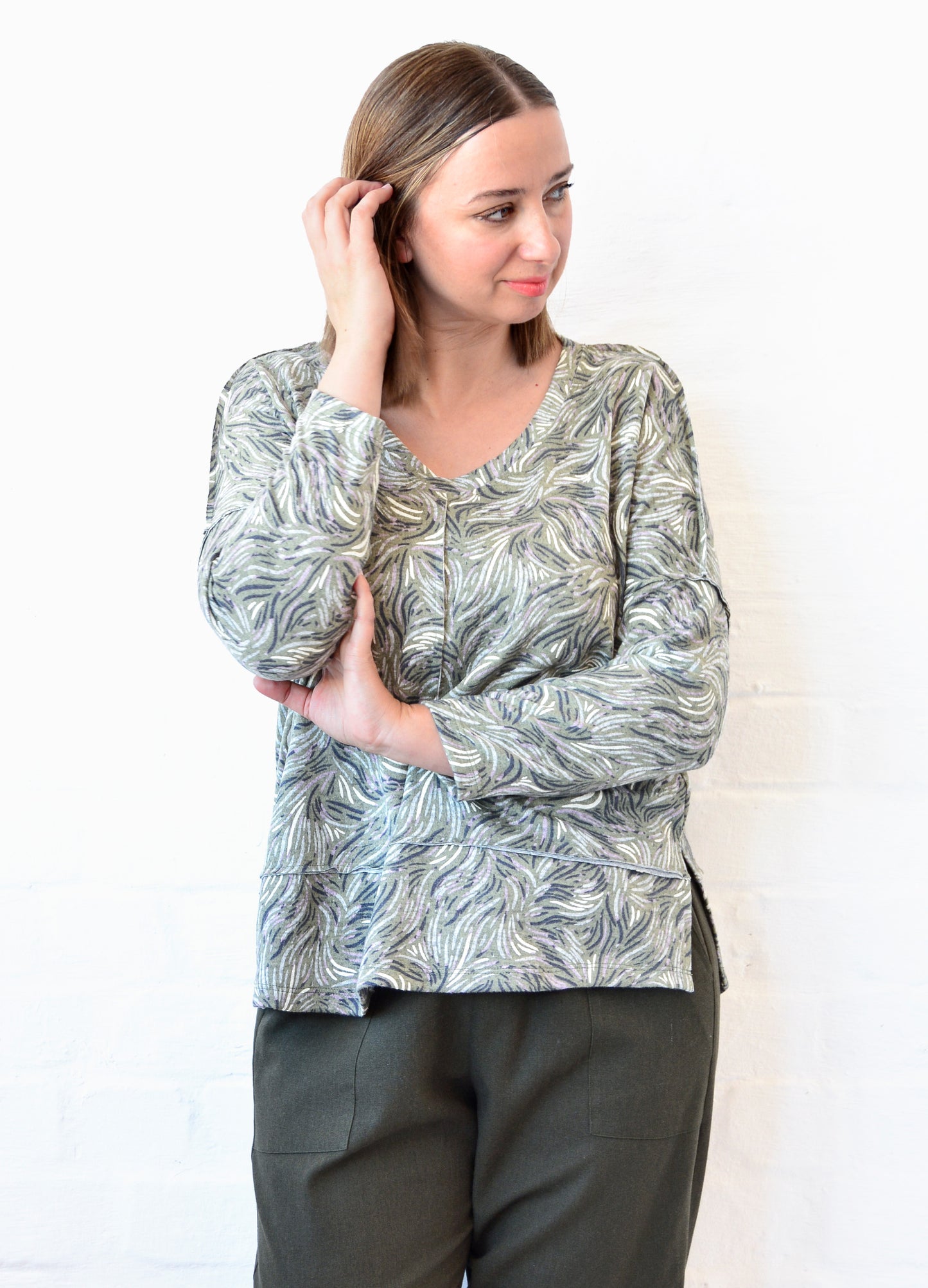 Roma Pullover in olive Huckleberry print