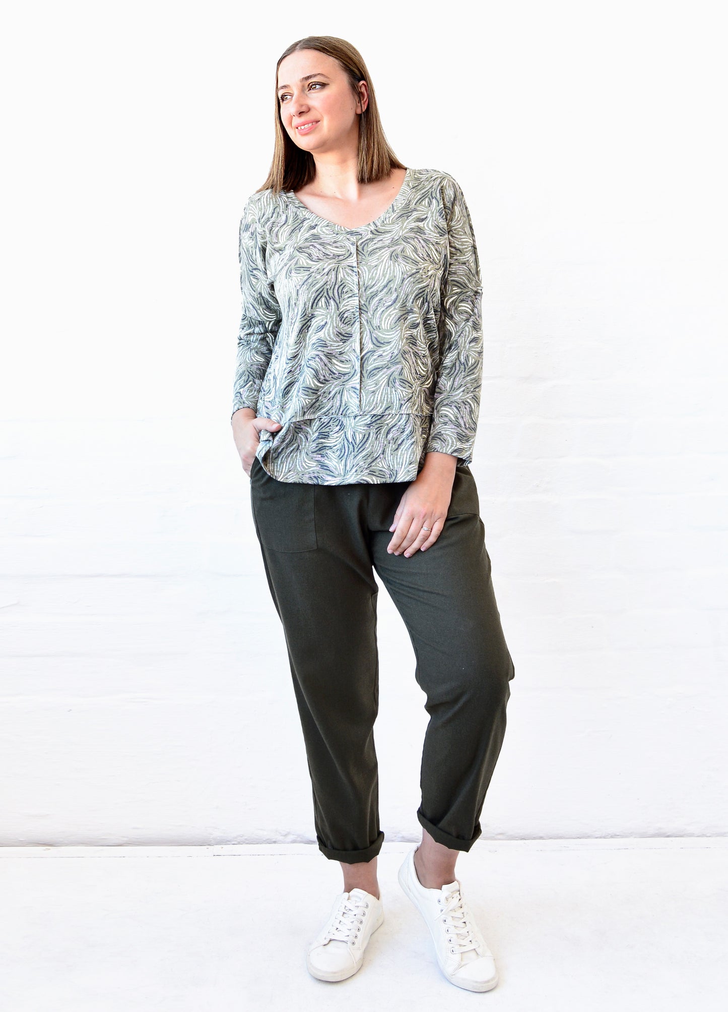Roma Pullover in olive Huckleberry print