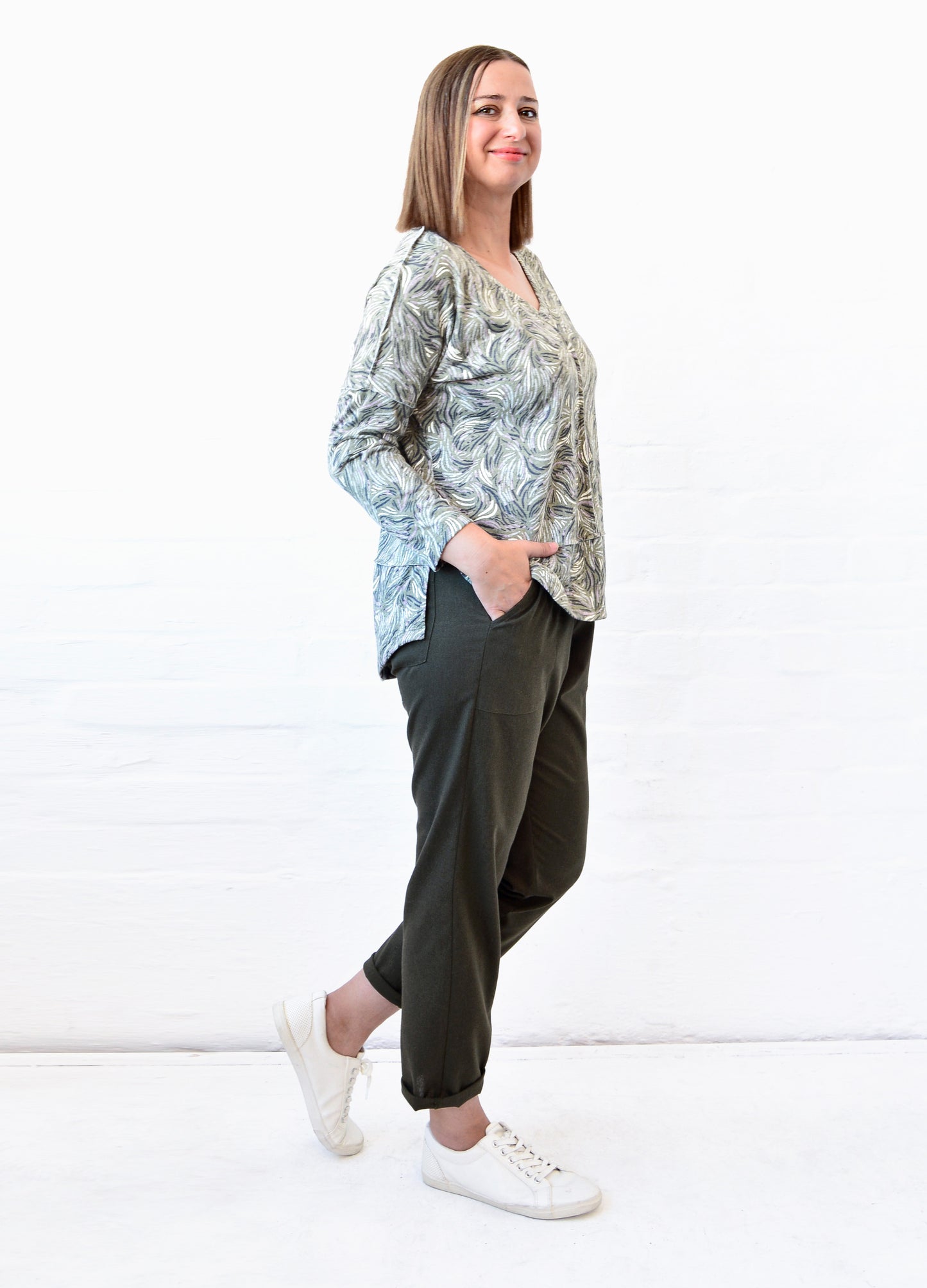 Roma Pullover in olive Huckleberry print