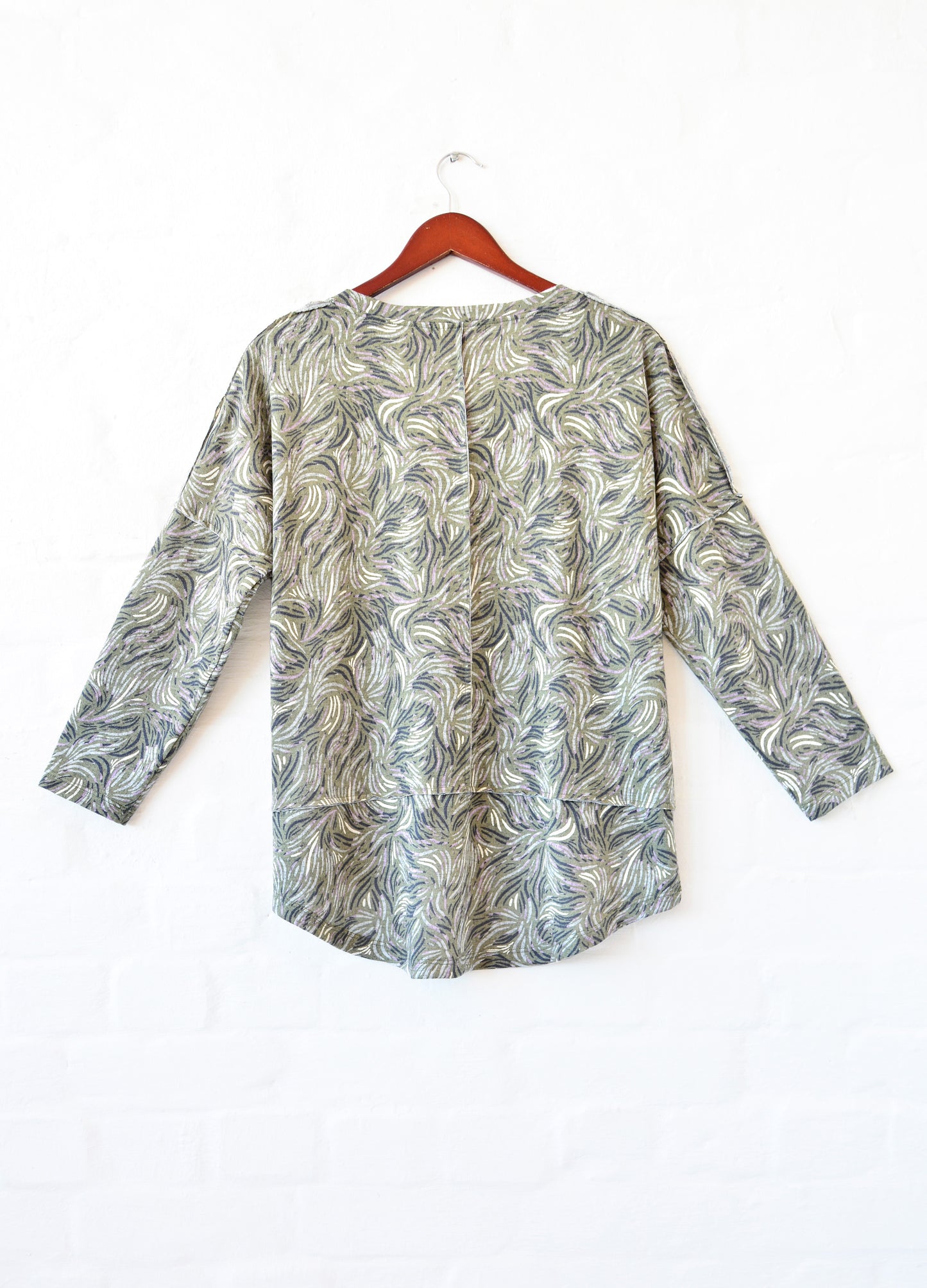 Roma Pullover in olive Huckleberry print