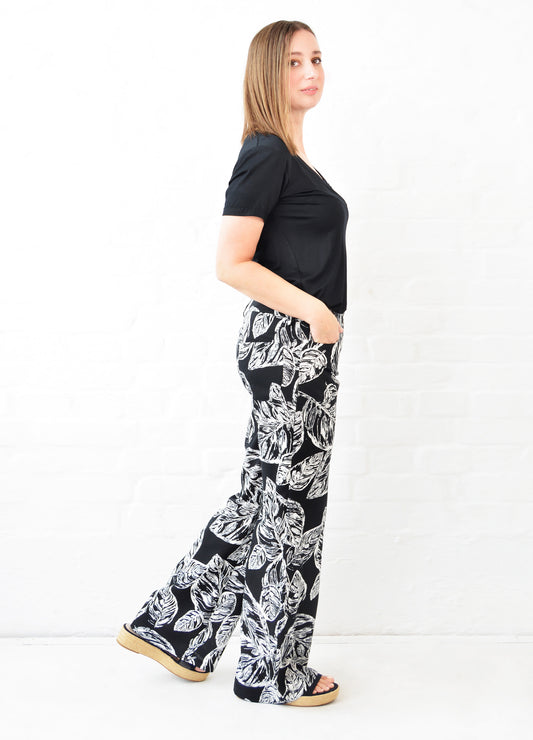 Savannah trousers in black Linnea print size 36