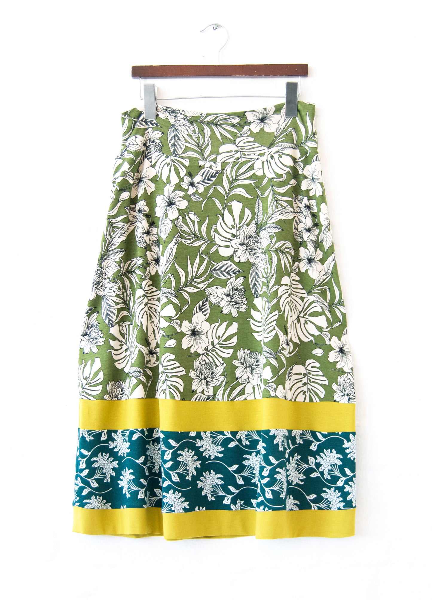 Dalia skirt in olive Carolina Floral