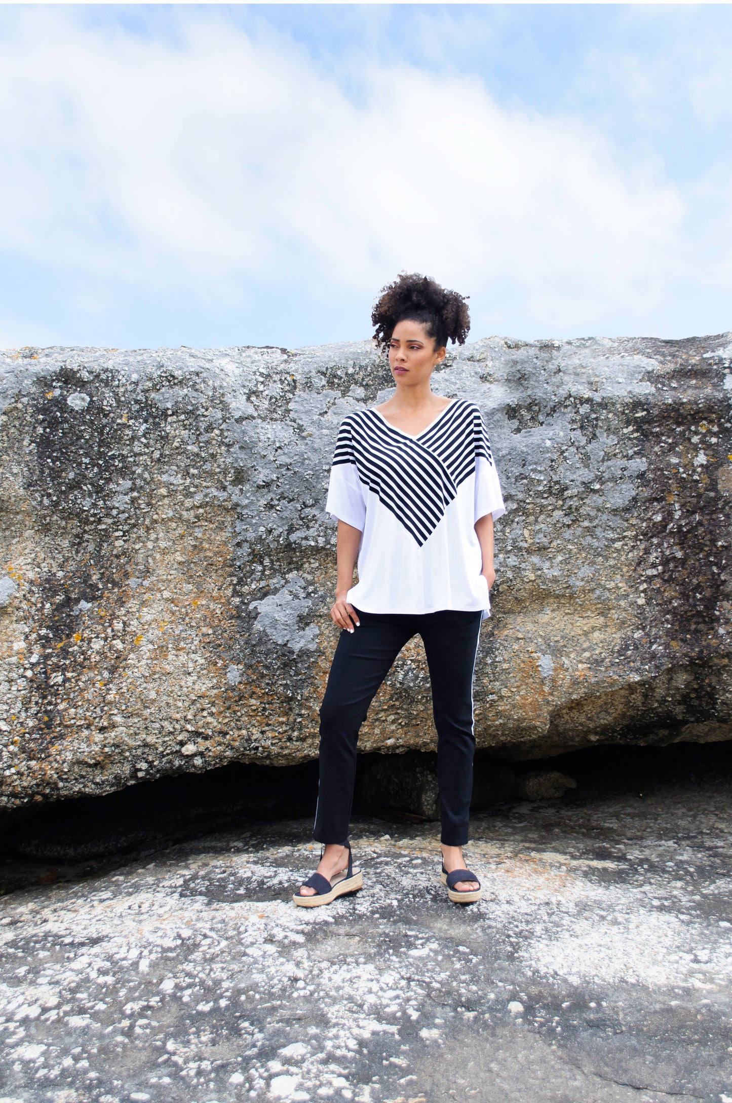 Jolie Pullover in black & white Stripes