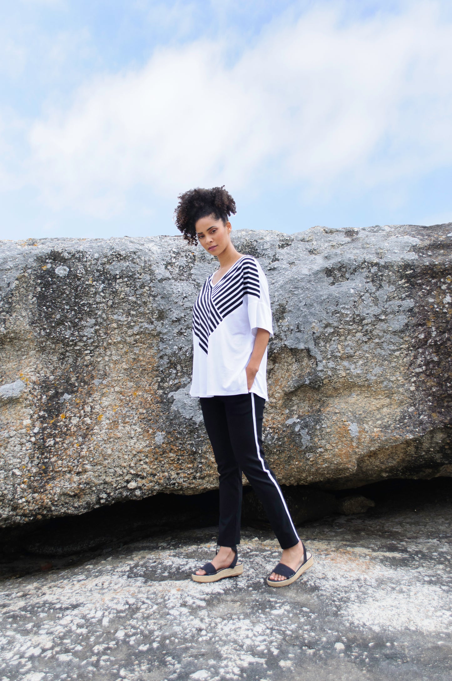 Jolie Pullover in black & white Stripes