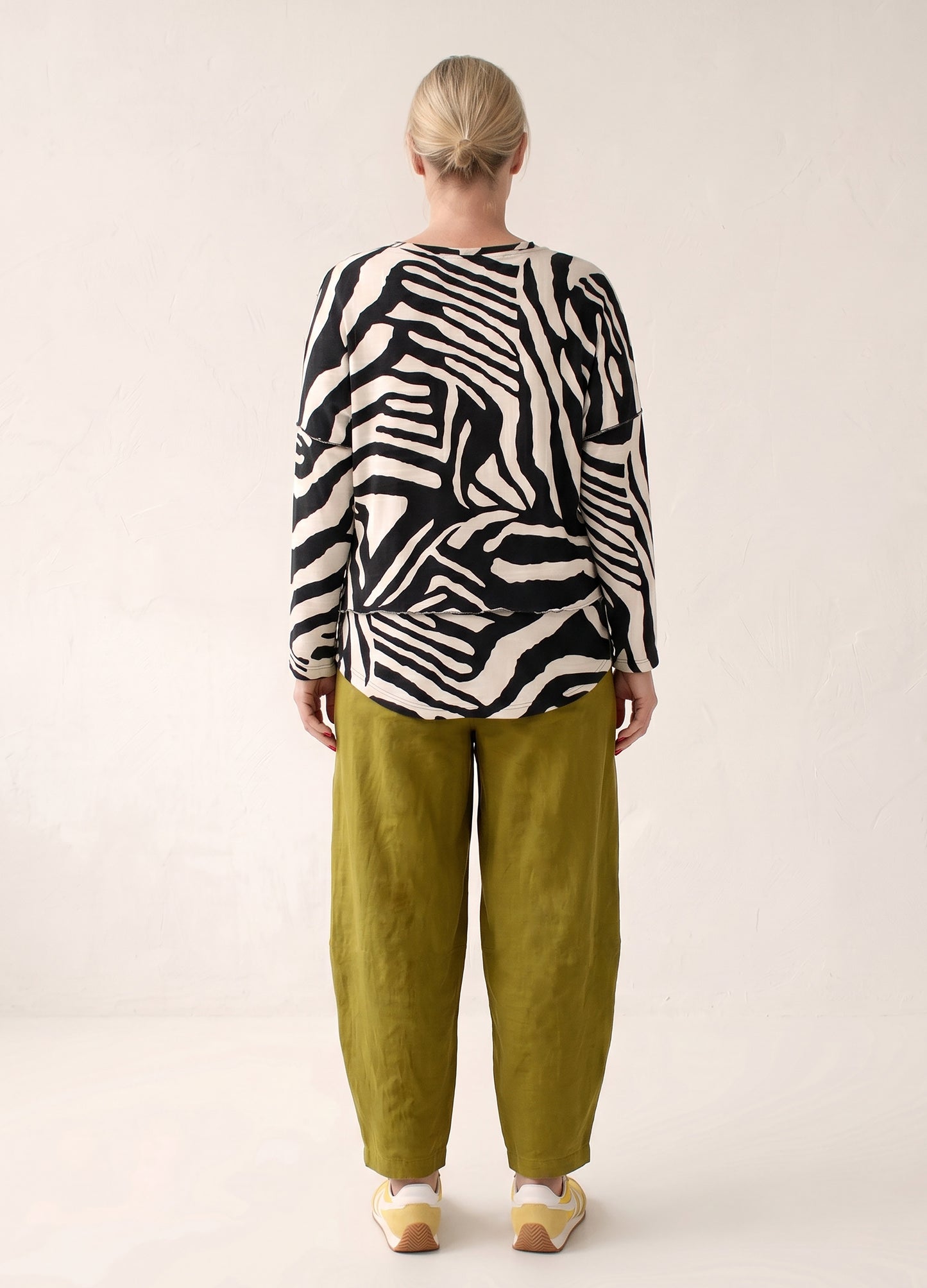Nelly pullover in black Zora print knit