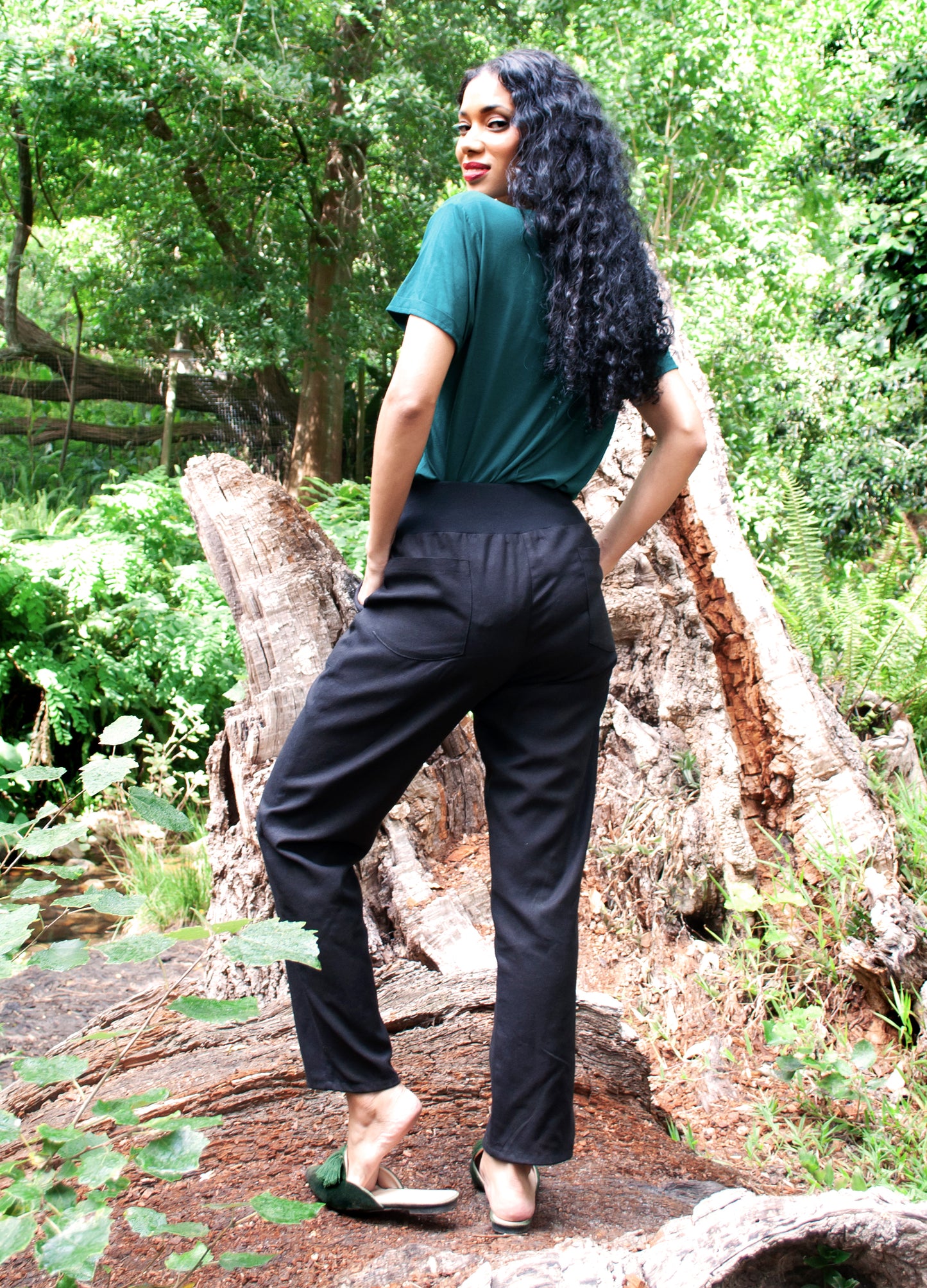 River jogger in Black linen blend