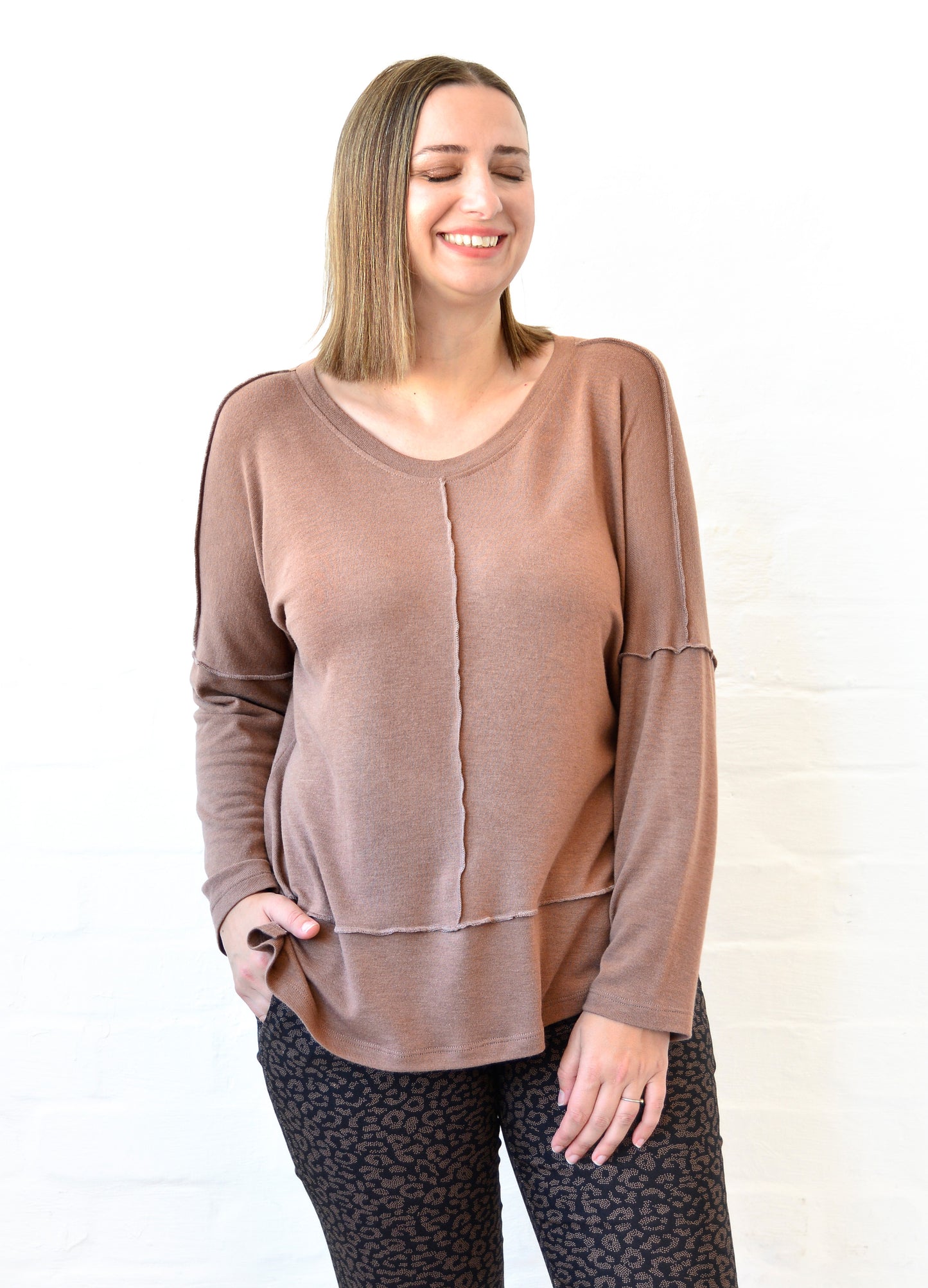 Nelly pullover in Mocha