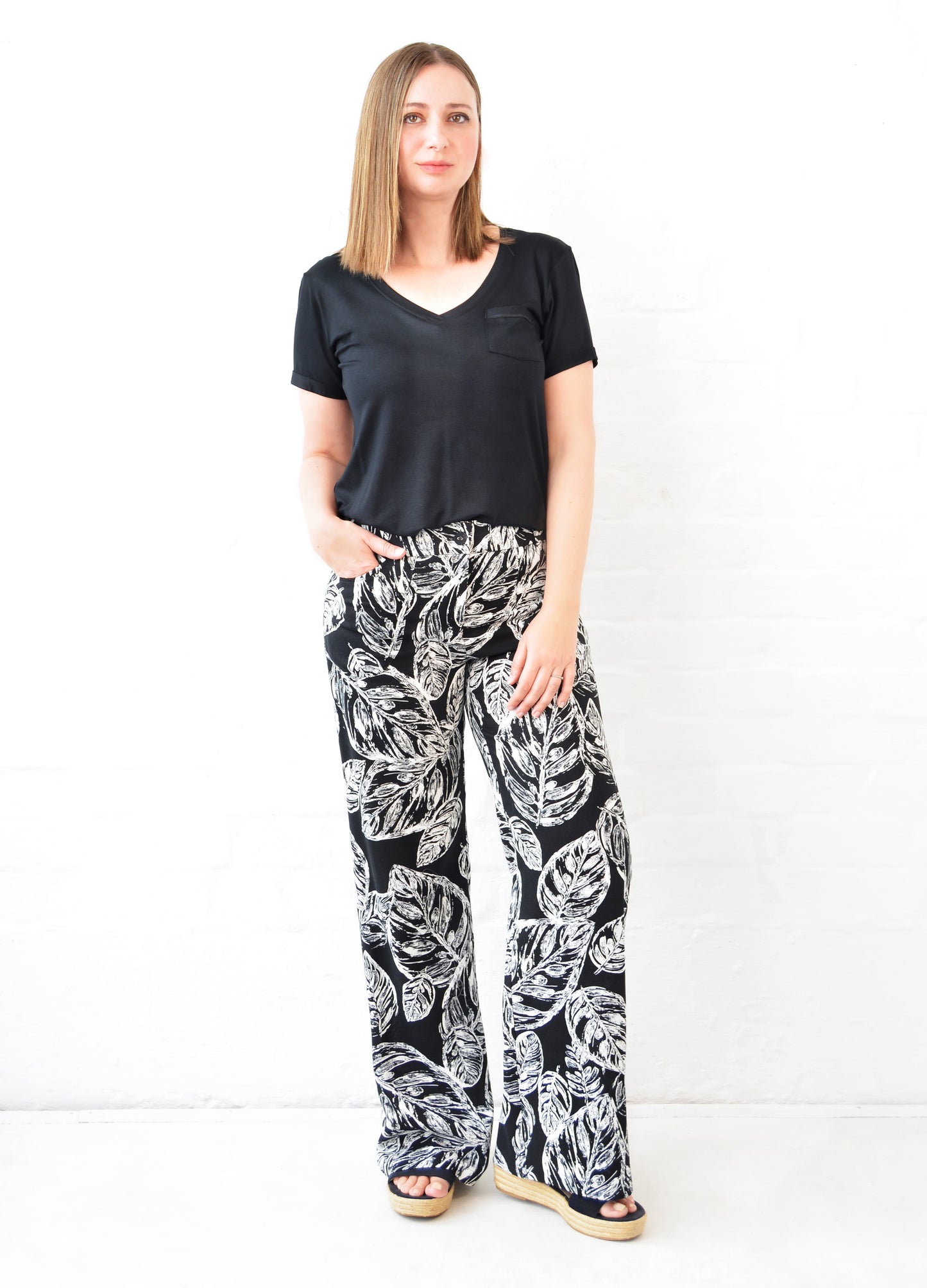 Savannah wide-leg trousers in black Linnea print