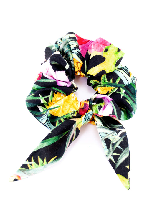Maude tie scrunchie in black Pineapple Express